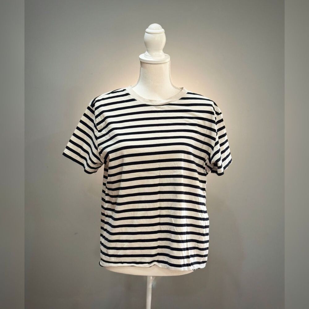 B/W H&M Striped Crewneck S/S Tee Size L EUC
